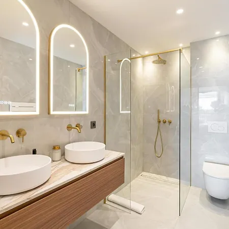 Ref 1981 - Sea View Palm * Cannes