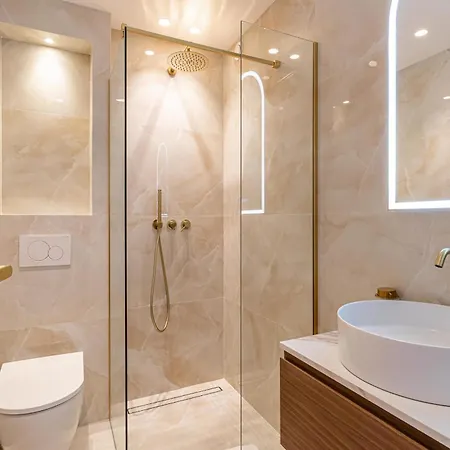 Ref 1981 - Sea View Palm * Cannes