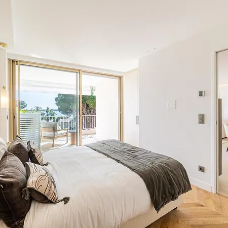 Ref 1981 - Sea View Palm