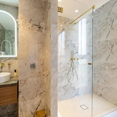 Ref 1981 - Sea View Palm * Cannes