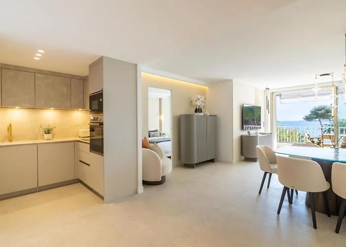 Ref 1981 - Sea View Palm * Cannes