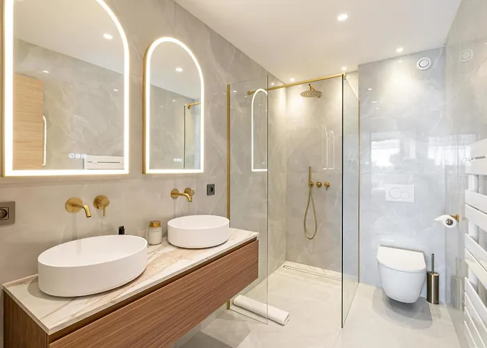 Ref 1981 - Sea View Palm * Cannes