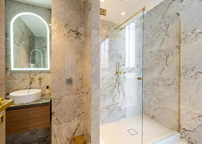 Ref 1981 - Sea View Palm * Cannes